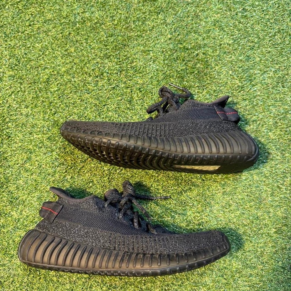 Adidas Yeezy Boost 350 V2 black sneakers in size 7.5